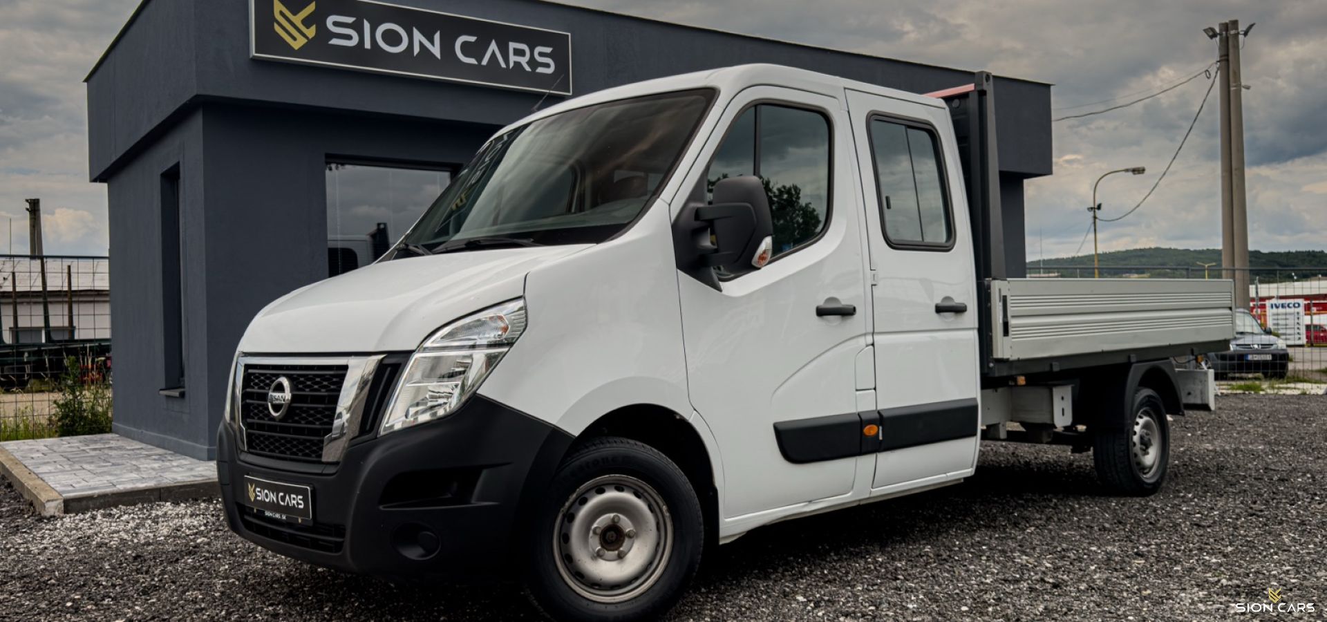 Nissan NV400 2.3dCi L2 100kW Double Cab 7-miest Valník