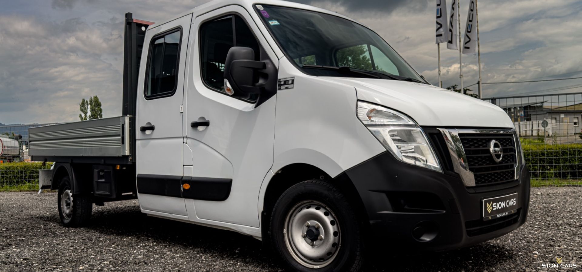 Nissan NV400 2.3dCi L2 100kW Double Cab 7-miest Valník
