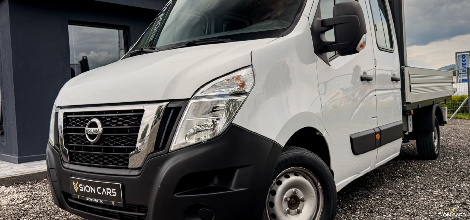 Nissan NV400 2.3dCi L2 100kW Double Cab 7-miest Valník