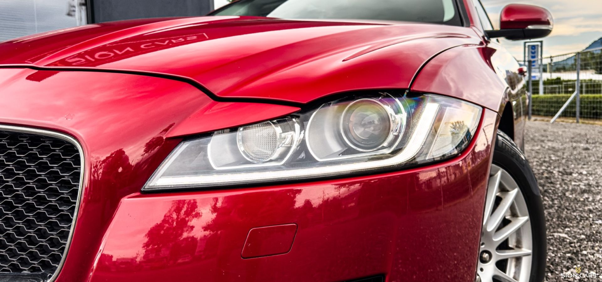 Jaguar XF 2.0D 132kW Prestige AWD Italian Racing Red