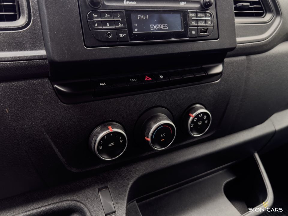Nissan NV400 2.3dCi L2 100kW Double Cab 7-miest Valník