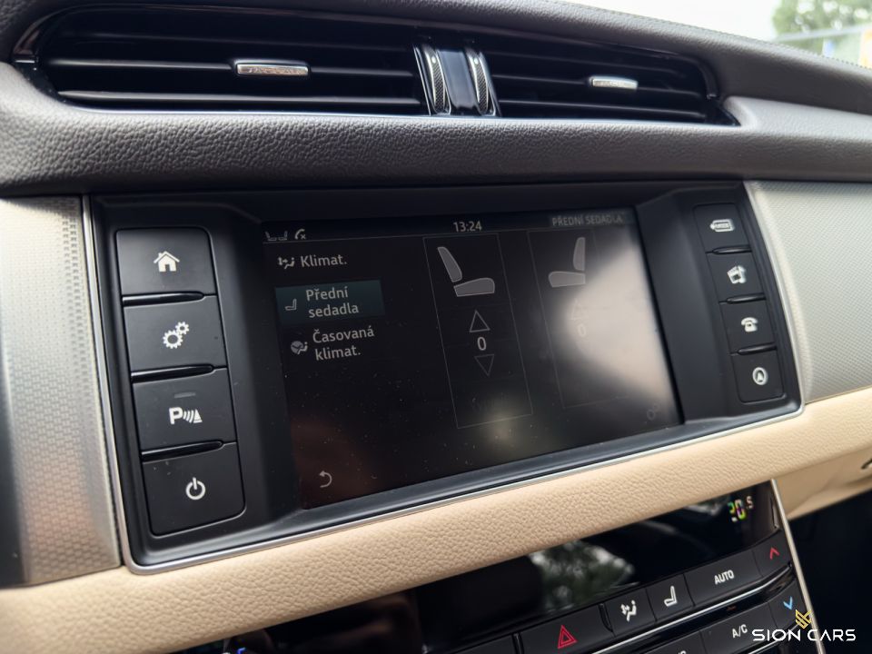 Jaguar XF 2.0D 132kW Prestige AWD Italian Racing Red