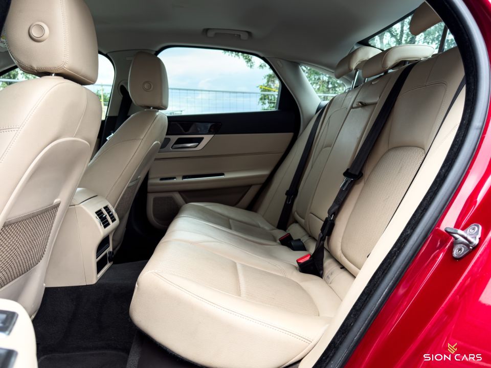 Jaguar XF 2.0D 132kW Prestige AWD Italian Racing Red