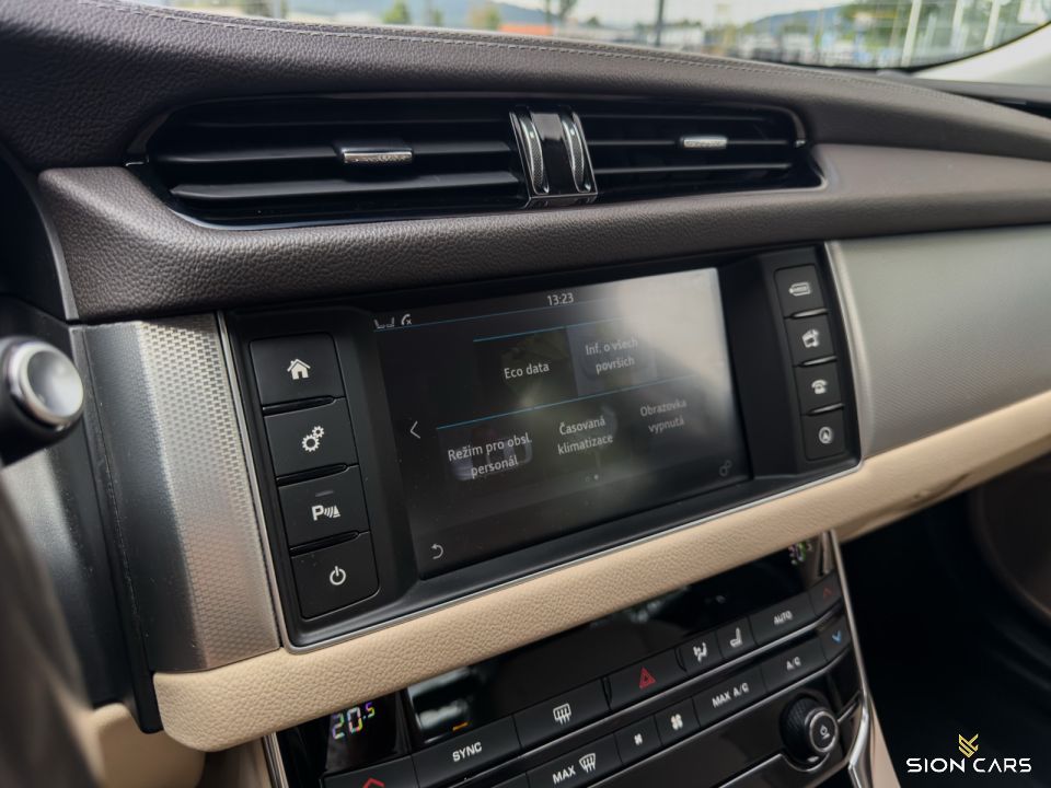 Jaguar XF 2.0D 132kW Prestige AWD Italian Racing Red