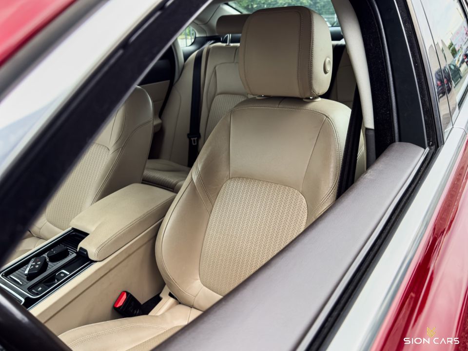 Jaguar XF 2.0D 132kW Prestige AWD Italian Racing Red