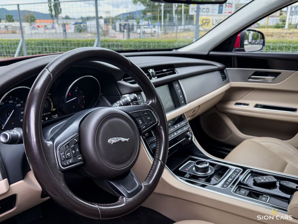Jaguar XF 2.0D 132kW Prestige AWD Italian Racing Red