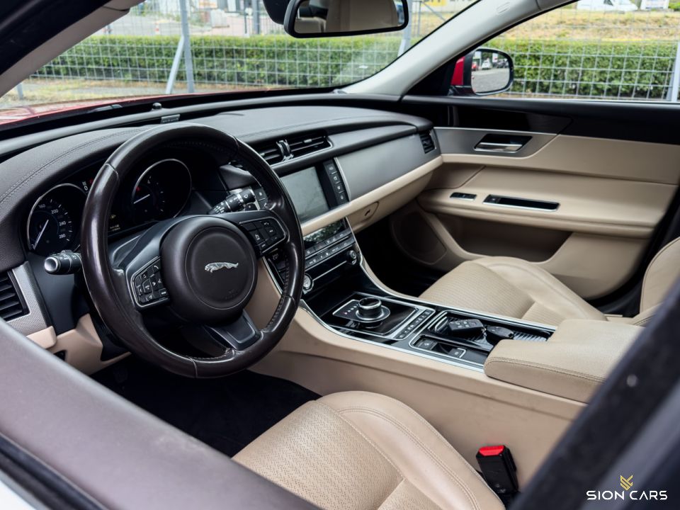 Jaguar XF 2.0D 132kW Prestige AWD Italian Racing Red