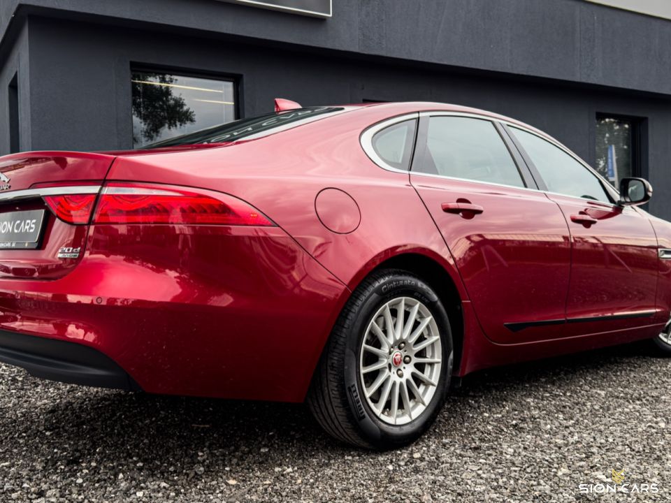 Jaguar XF 2.0D 132kW Prestige AWD Italian Racing Red