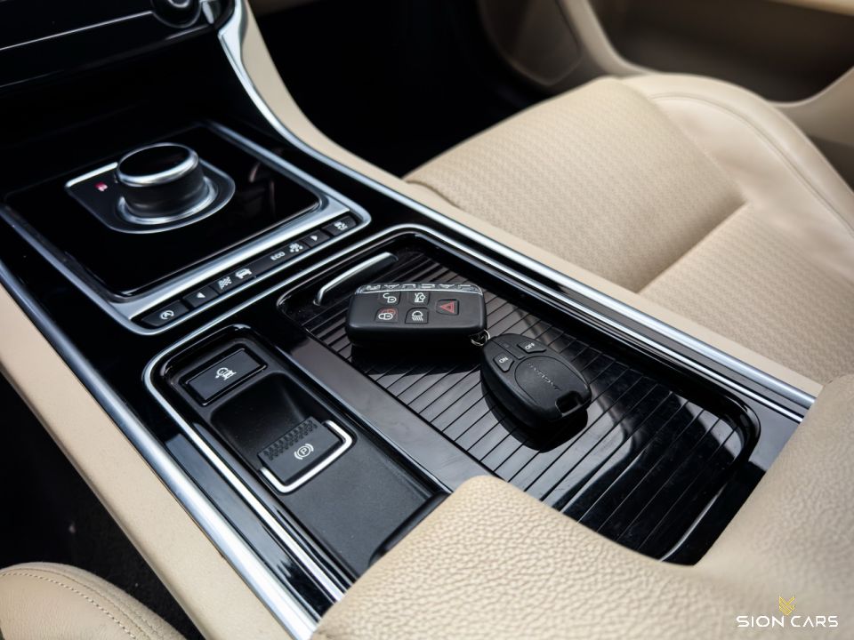 Jaguar XF 2.0D 132kW Prestige AWD Italian Racing Red
