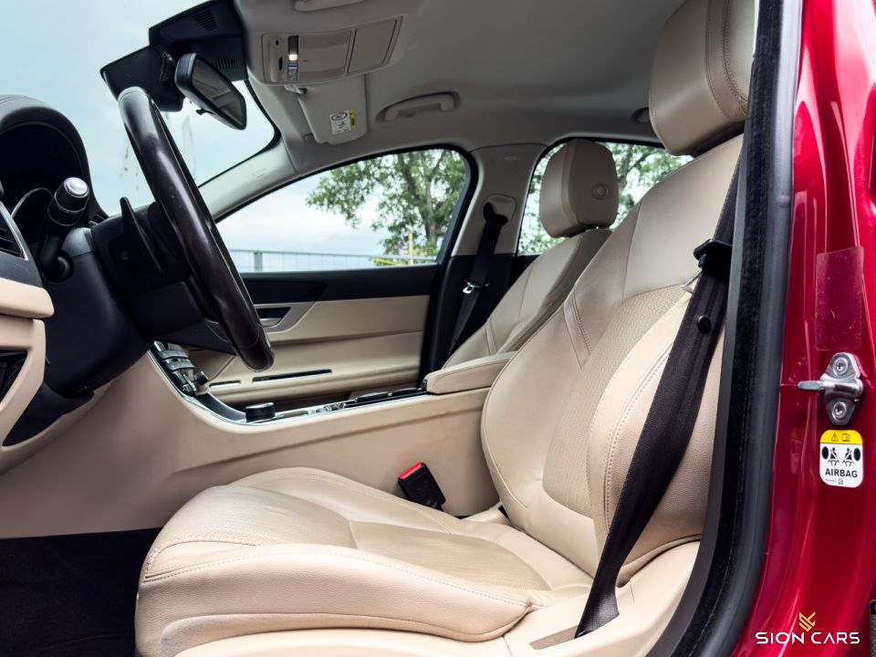 Jaguar XF 2.0D 132kW Prestige AWD Italian Racing Red