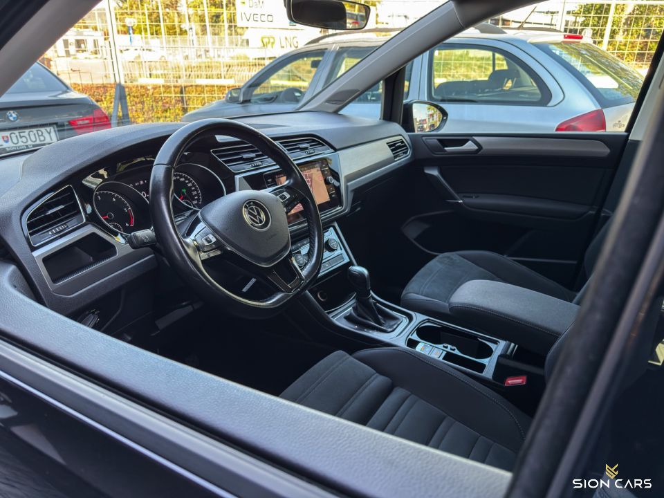 Volkswagen Touran 2.0TDi 110kW DSG R-line