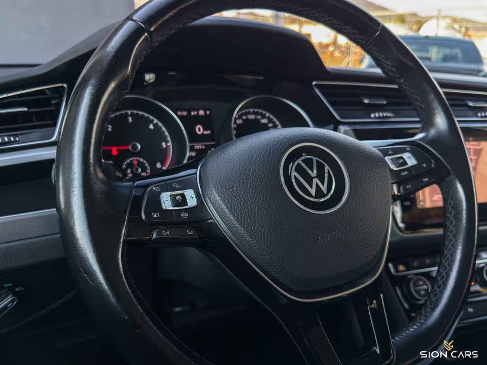 Volkswagen Touran 2.0TDi 110kW DSG R-line
