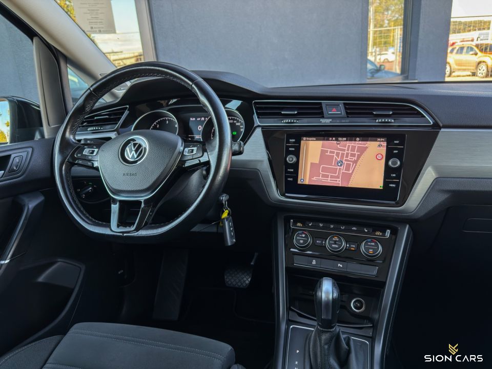Volkswagen Touran 2.0TDi 110kW DSG R-line