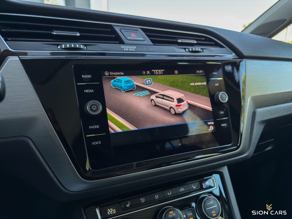 Volkswagen Touran 2.0TDi 110kW DSG R-line