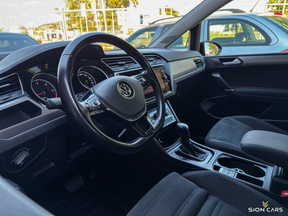 Volkswagen Touran 2.0TDi 110kW DSG R-line