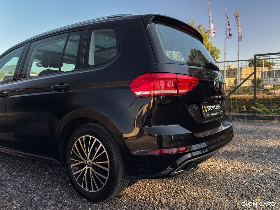 Volkswagen Touran 2.0TDi 110kW DSG R-line