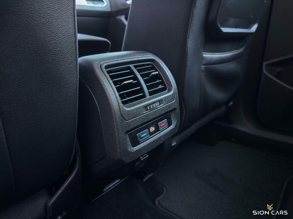 Volkswagen Touran 2.0TDi 110kW DSG R-line