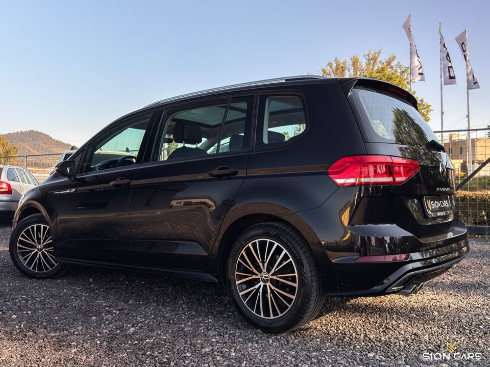 Volkswagen Touran 2.0TDi 110kW DSG R-line